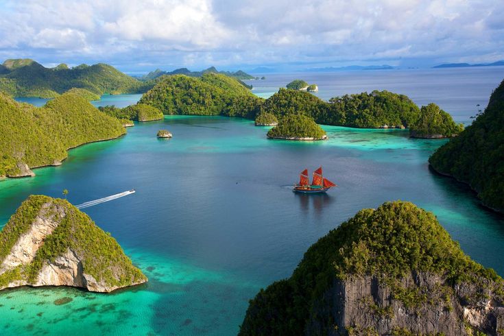 Gak Perlu ke Luar Negeri! Ini 5 Destinasi “World-Class” di Indonesia yang Wajib Masuk Bucket List 2026